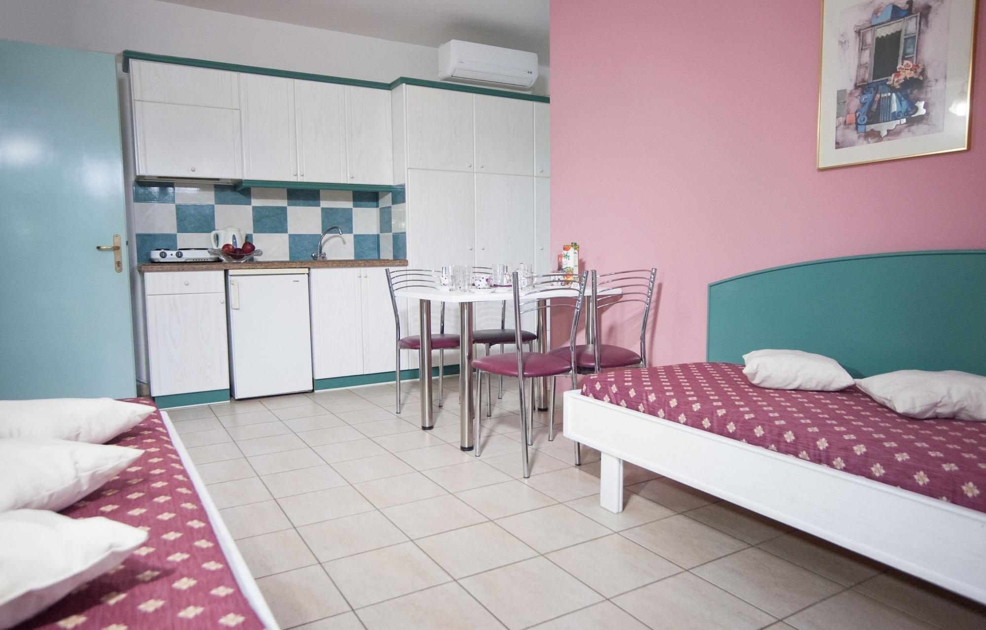 Theoni Apartments Malia Eksteriør billede