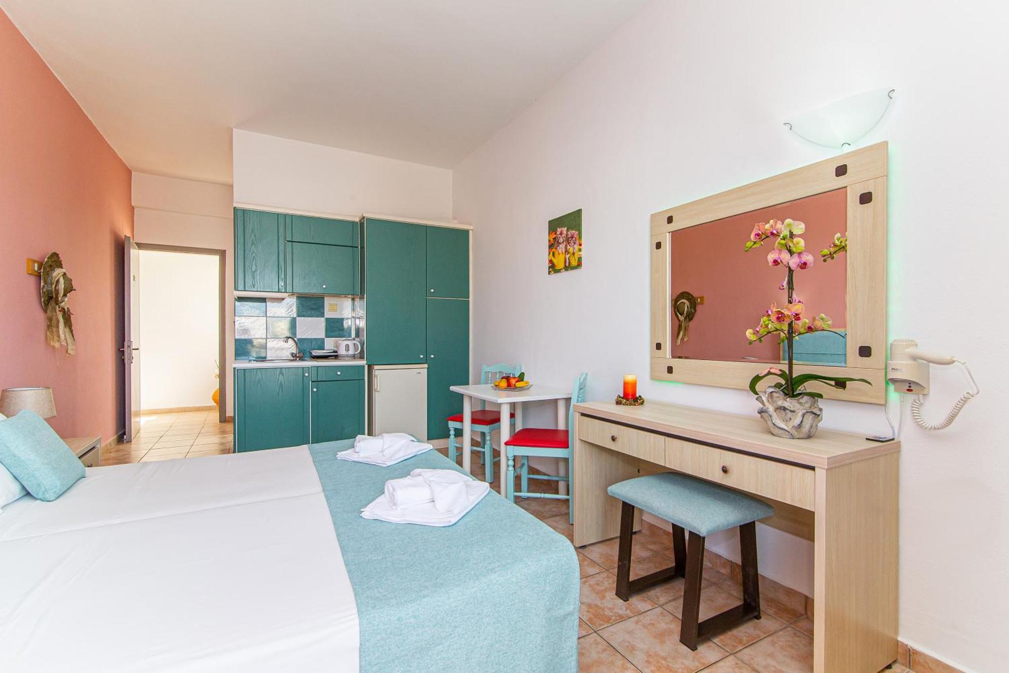 Theoni Apartments Malia Eksteriør billede