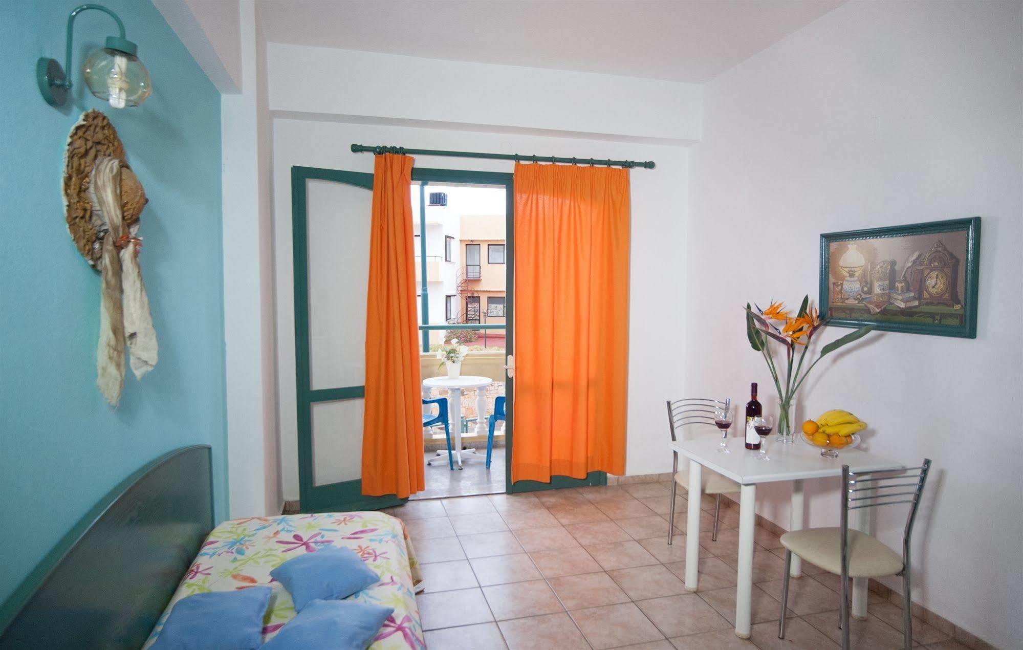 Theoni Apartments Malia Eksteriør billede